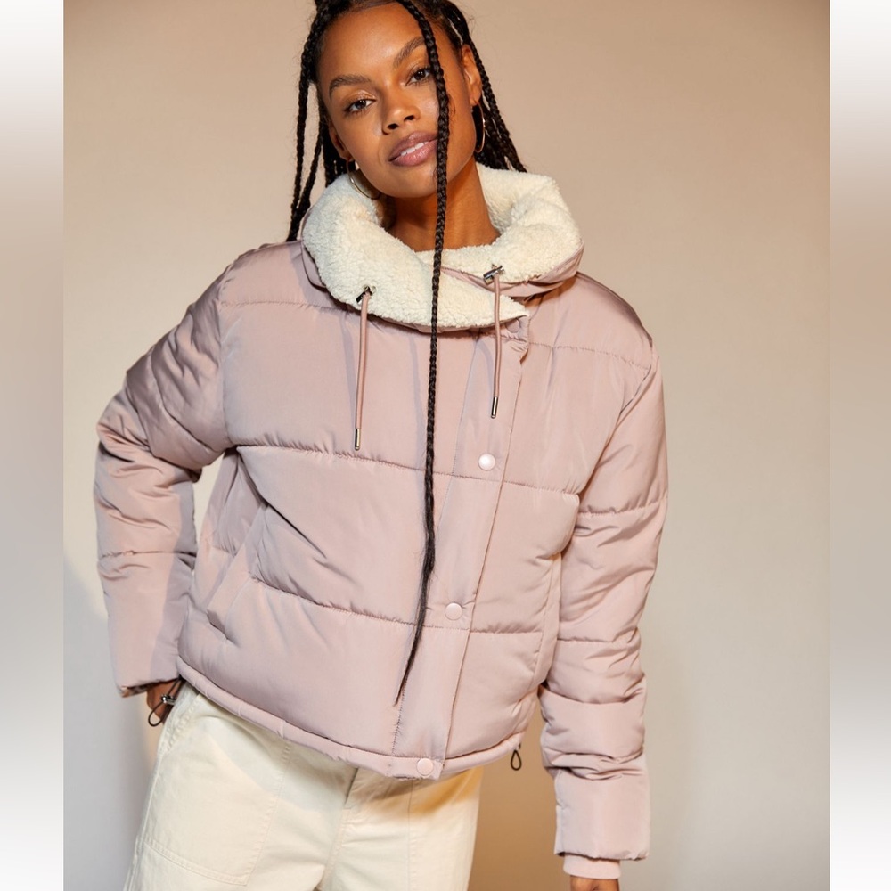 urban outfitters BDG Marlow Puffer Jacket Rose/Pink🎀🍓
Preloved; good condition